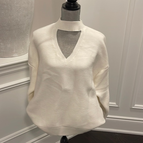 Gorgeous Ivory Sweater - Picture 1 of 7
